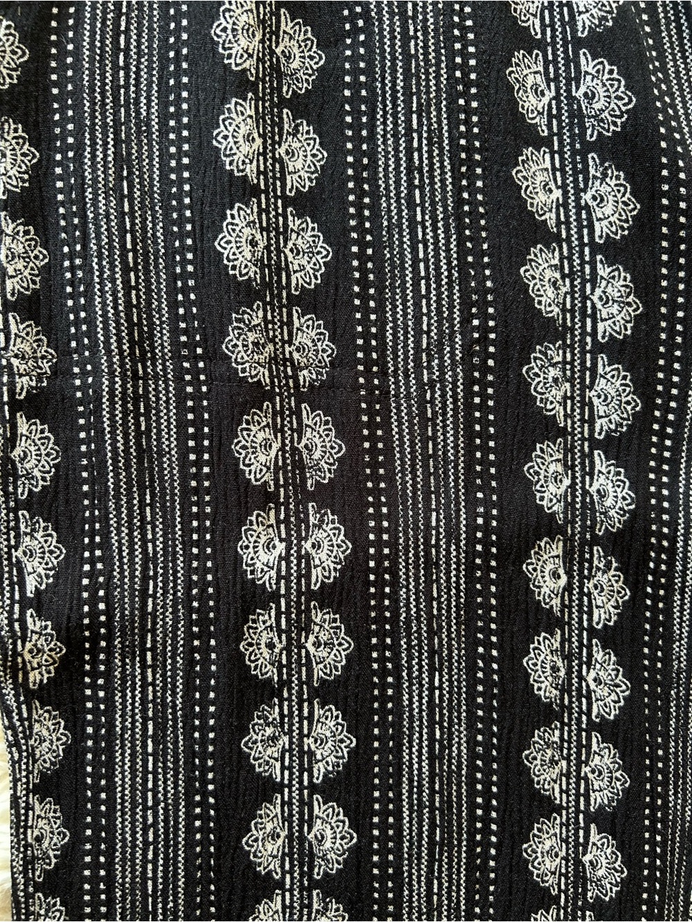 Westport | Black Wide-Leg Printed Capris - Picture 3 of 6